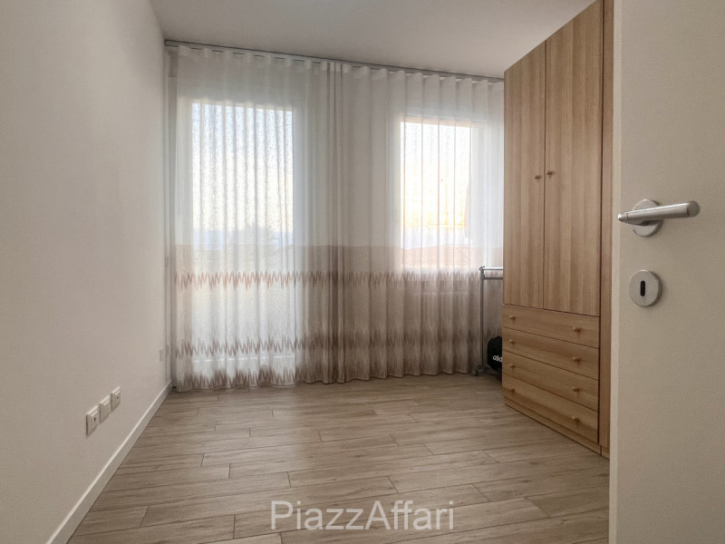 A Campagnola di Brugine, al centro del paese, a 300 metri dalla Chiesa, proponiamo in vendita rec...