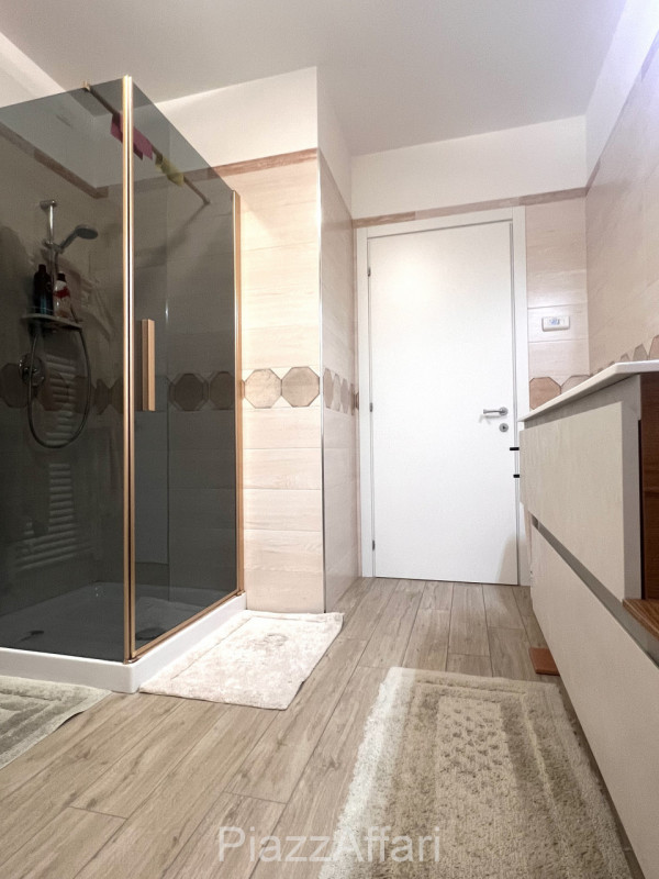 A Campagnola di Brugine, al centro del paese, a 300 metri dalla Chiesa, proponiamo in vendita rec...