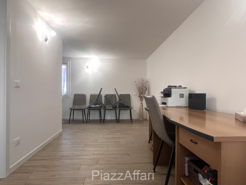 A Campagnola di Brugine, al centro del paese, a 300 metri dalla Chiesa, proponiamo in vendita rec...