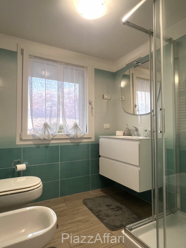 A Campagnola di Brugine, al centro del paese, a 300 metri dalla Chiesa, proponiamo in vendita rec...