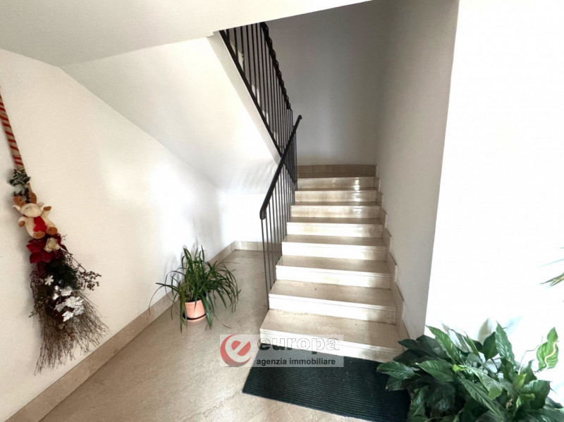 VICENZA SEMICENTRO, in una laterale di viale TRENTO, in posizione tranquilla e riparata al termin...