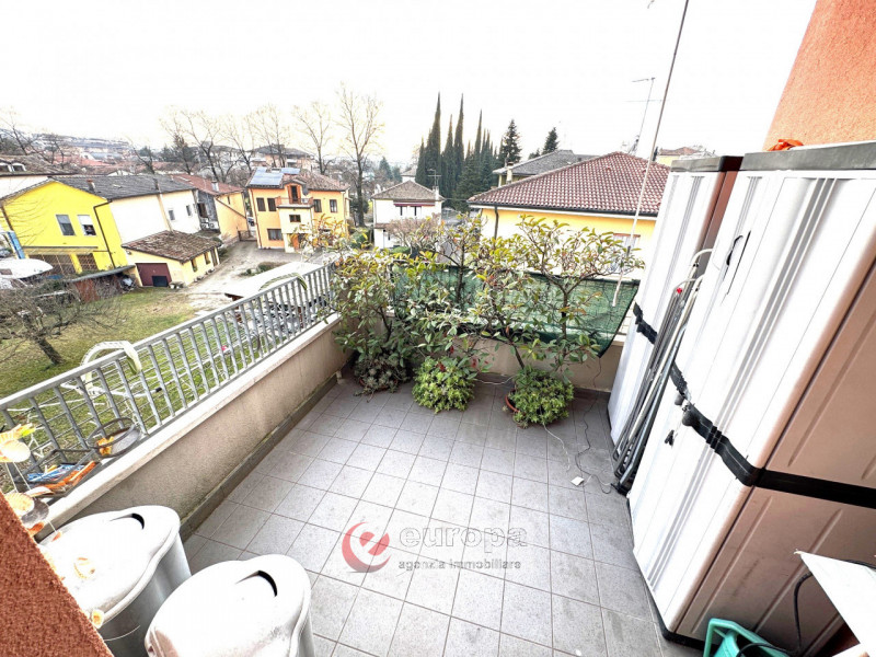 VICENZA SEMICENTRO, in una laterale di viale TRENTO, in posizione tranquilla e riparata al termin...