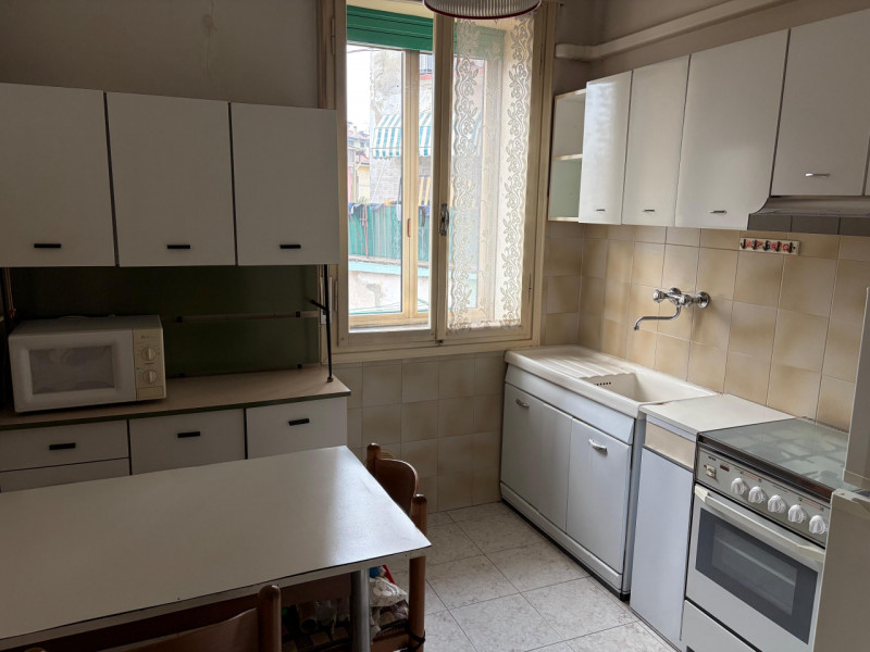 UBICAZIONE E CONTESTO

L'immobile è situato in una zona tranquilla di Vicenza, inserito in un con...