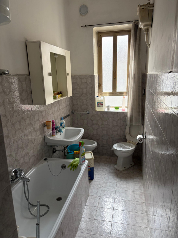 UBICAZIONE E CONTESTO

L'immobile è situato in una zona tranquilla di Vicenza, inserito in un con...