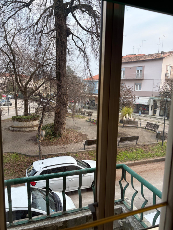 UBICAZIONE E CONTESTO

L'immobile è situato in una zona tranquilla di Vicenza, inserito in un con...