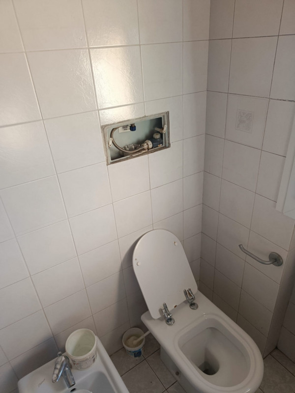 Appartamento al 4° piano alto senza ascensore completamente da ristrutturare composto da soggiorn...