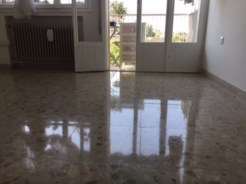 PADOVA, in zona SAN BELLINO, all'interno di una palazzina con ascensore, APPARTAMENTO al piano pr...