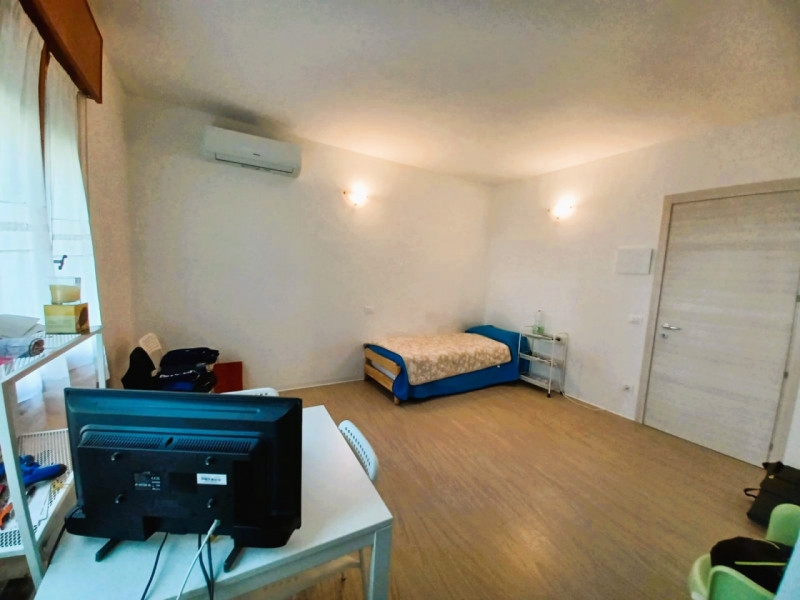 Monselice: monolocale uso singolo disponibile per locazioni transitorie completo di angolo cottur...