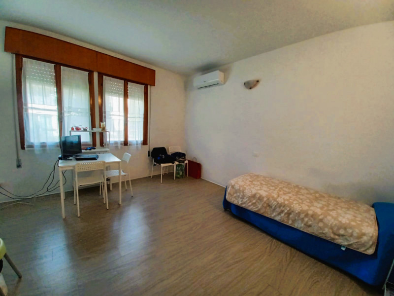 Monselice: monolocale uso singolo disponibile per locazioni transitorie completo di angolo cottur...