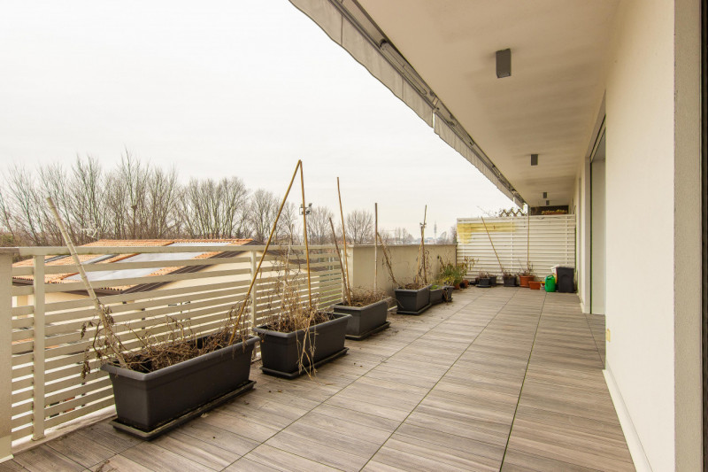 In via Pinton, proponiamo appartamento di recentissima costruzione inserito in contesto verdeggia...