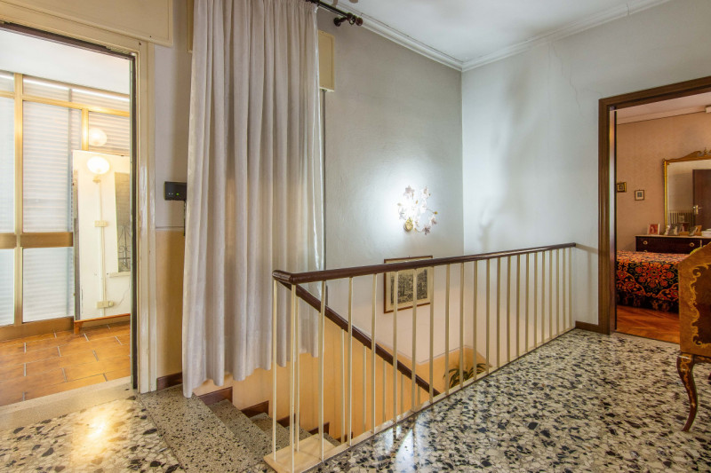 Proponiamo in vendita una splendida villa singola terratetto di circa 200 mq calpestabili nel cuo...