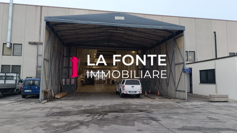 Scopri questa straordinaria opportunità di affitto nel cuore della zona industriale di Cazzago di...
