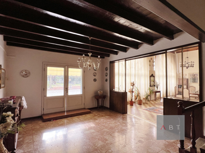 Situata nella frazione di Campagnalta, porzione di bifamiliare e composta di: ingresso, cucina, s...