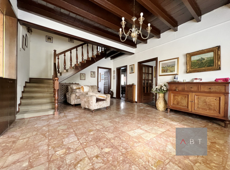 Situata nella frazione di Campagnalta, porzione di bifamiliare e composta di: ingresso, cucina, s...