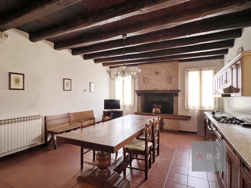 Situata nella frazione di Campagnalta, porzione di bifamiliare e composta di: ingresso, cucina, s...