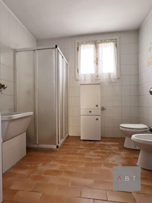 Situata nella frazione di Campagnalta, porzione di bifamiliare e composta di: ingresso, cucina, s...