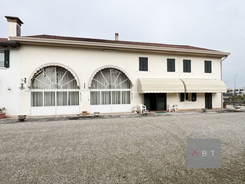 Situata nella frazione di Campagnalta, porzione di bifamiliare e composta di: ingresso, cucina, s...