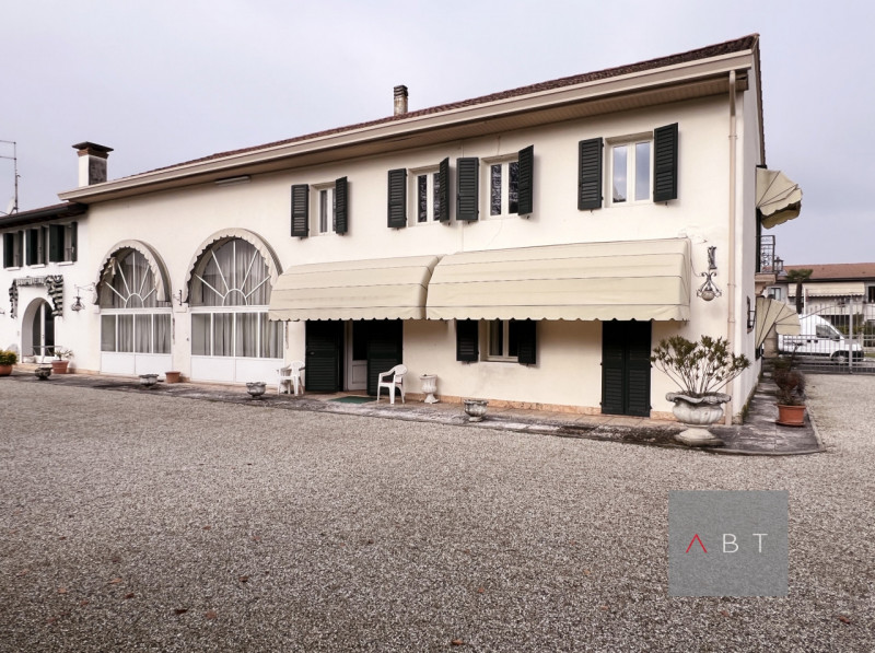 Situata nella frazione di Campagnalta, porzione di bifamiliare e composta di: ingresso, cucina, s...