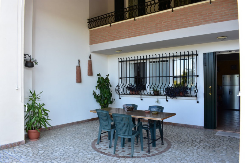 MASERÀ DI PADOVA (vicinanze): Proponiamo in vendita in esclusiva una splendida villa accostata ma...