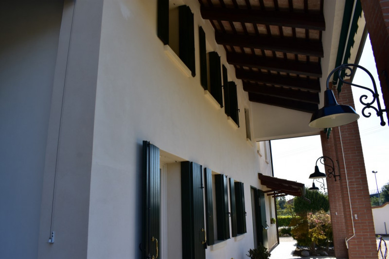 MASERÀ DI PADOVA (vicinanze): Proponiamo in vendita in esclusiva una splendida villa accostata ma...