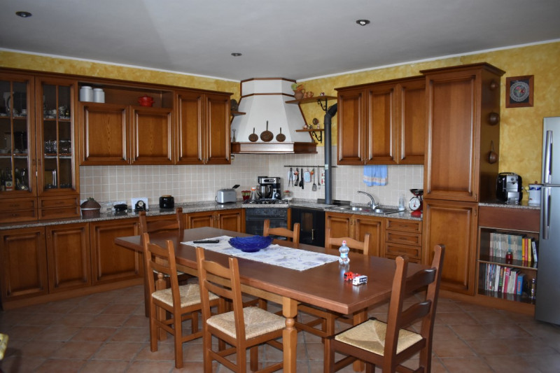 MASERÀ DI PADOVA (vicinanze): Proponiamo in vendita in esclusiva una splendida villa accostata ma...