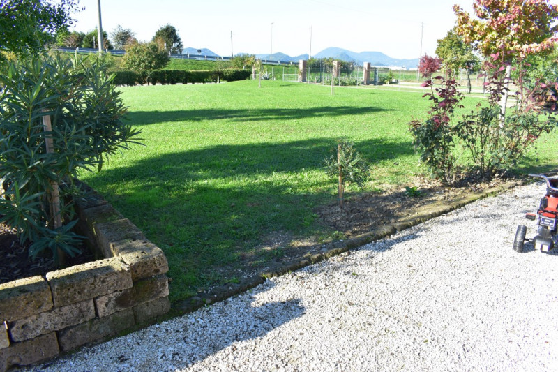 MASERÀ DI PADOVA (vicinanze): Proponiamo in vendita in esclusiva una splendida villa accostata ma...