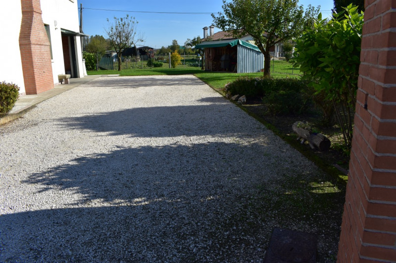 MASERÀ DI PADOVA (vicinanze): Proponiamo in vendita in esclusiva una splendida villa accostata ma...