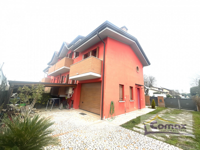 RIFERIMENTO I 1213

Saccolongo, bifamiliare recente costruzione, disposta su 3 livelli, ottime fi...