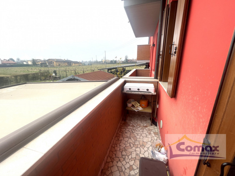 RIFERIMENTO I 1213

Saccolongo, bifamiliare recente costruzione, disposta su 3 livelli, ottime fi...