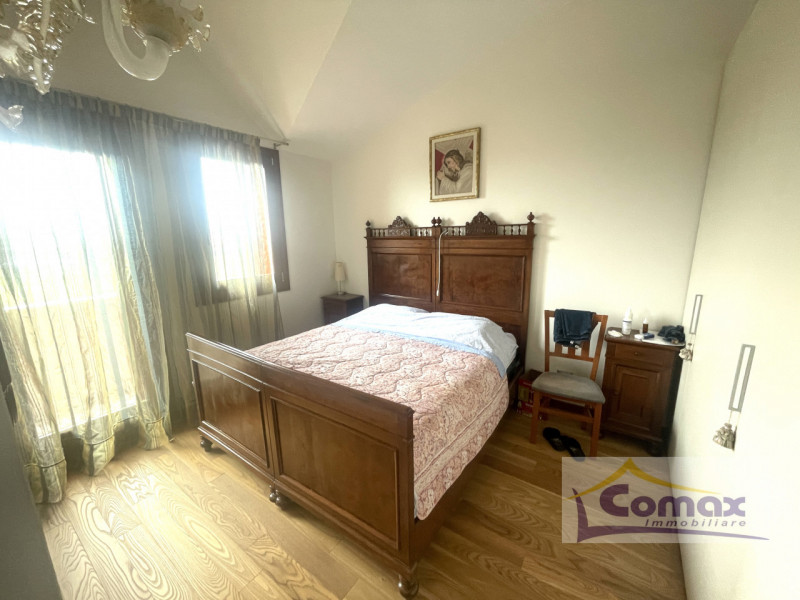 RIFERIMENTO I 1213

Saccolongo, bifamiliare recente costruzione, disposta su 3 livelli, ottime fi...