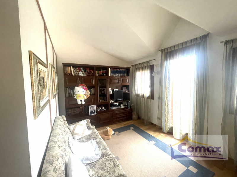 RIFERIMENTO I 1213

Saccolongo, bifamiliare recente costruzione, disposta su 3 livelli, ottime fi...