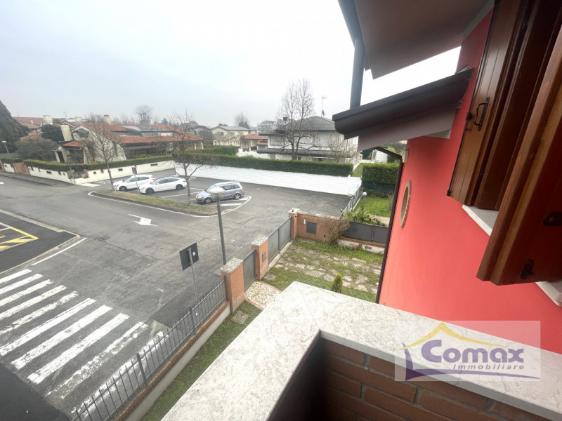 RIFERIMENTO I 1213

Saccolongo, bifamiliare recente costruzione, disposta su 3 livelli, ottime fi...