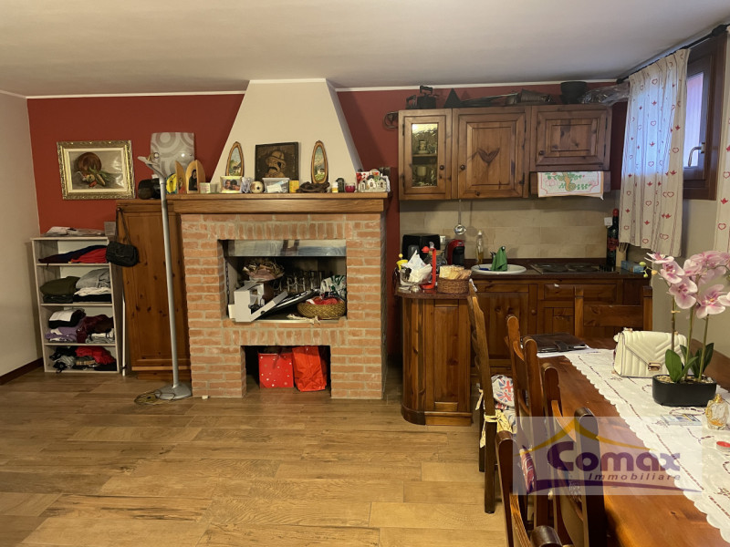 RIFERIMENTO I 1213

Saccolongo, bifamiliare recente costruzione, disposta su 3 livelli, ottime fi...