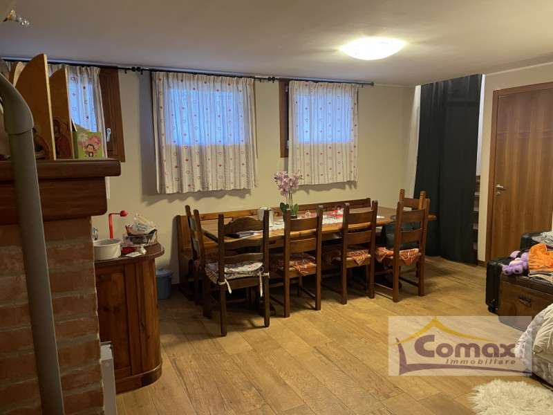 RIFERIMENTO I 1213

Saccolongo, bifamiliare recente costruzione, disposta su 3 livelli, ottime fi...