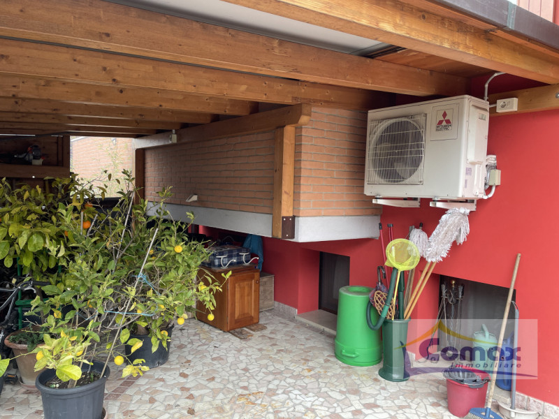 RIFERIMENTO I 1213

Saccolongo, bifamiliare recente costruzione, disposta su 3 livelli, ottime fi...