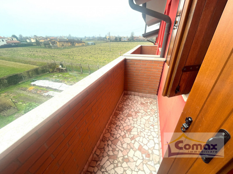 RIFERIMENTO I 1213

Saccolongo, bifamiliare recente costruzione, disposta su 3 livelli, ottime fi...