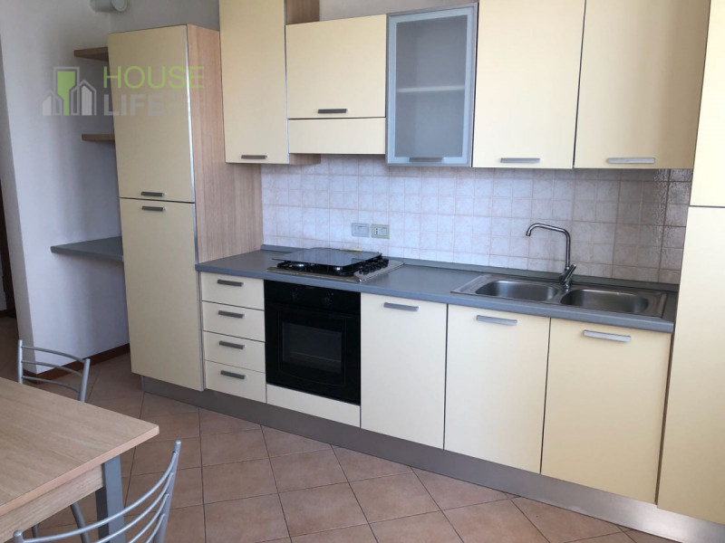 VILLAVERLA CENTRO: APPARTAMENTO BILOCALE A REDDITO situato al terzo piano con ascensore, terrazzo...