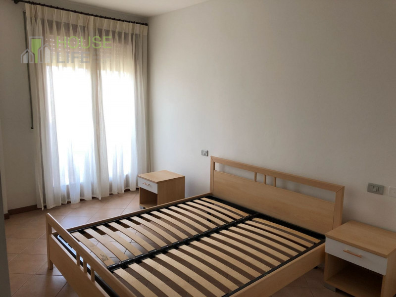 VILLAVERLA CENTRO: APPARTAMENTO BILOCALE A REDDITO situato al terzo piano con ascensore, terrazzo...