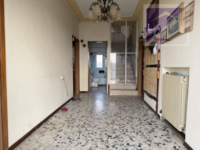 Borgoricco, in frazione di Sant' Eufemia, proponiamo in vendita porzione di bifamiliare da ristru...