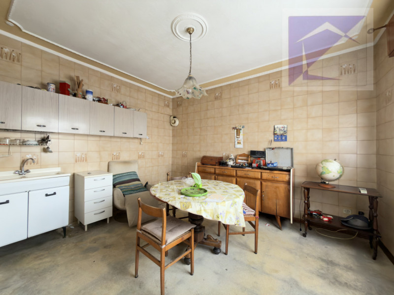 Borgoricco, in frazione di Sant' Eufemia, proponiamo in vendita porzione di bifamiliare da ristru...