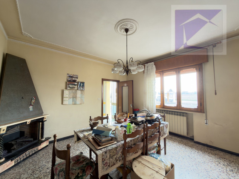 Borgoricco, in frazione di Sant' Eufemia, proponiamo in vendita porzione di bifamiliare da ristru...