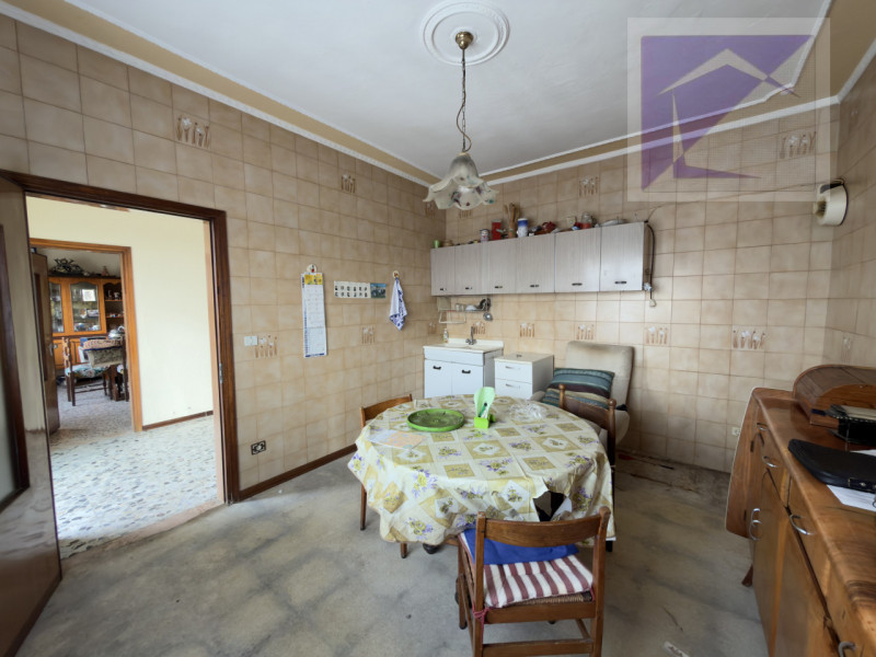 Borgoricco, in frazione di Sant' Eufemia, proponiamo in vendita porzione di bifamiliare da ristru...