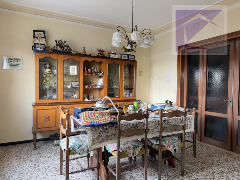 Borgoricco, in frazione di Sant' Eufemia, proponiamo in vendita porzione di bifamiliare da ristru...