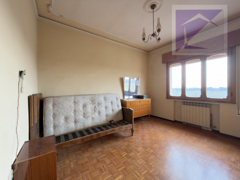 Borgoricco, in frazione di Sant' Eufemia, proponiamo in vendita porzione di bifamiliare da ristru...