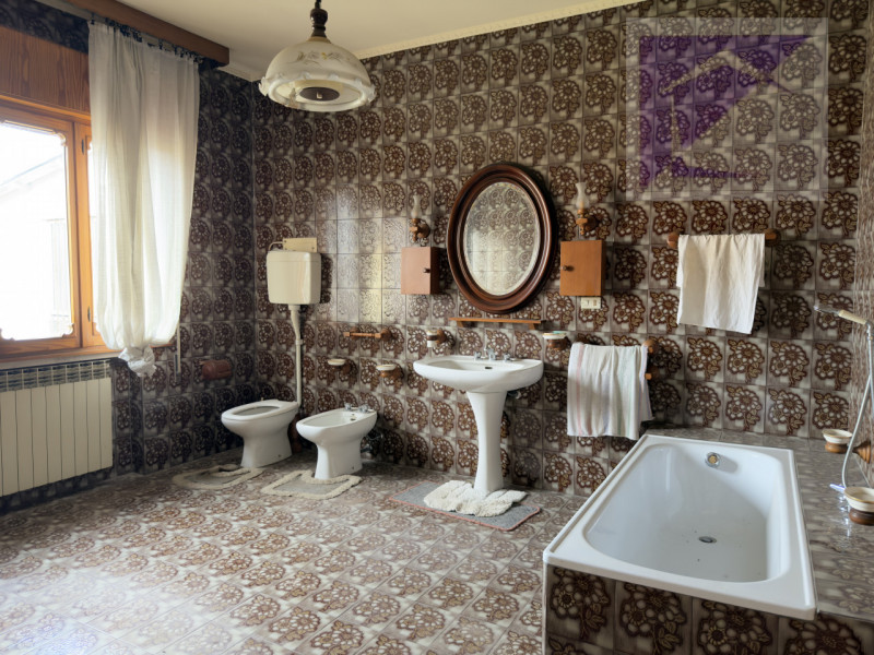 Borgoricco, in frazione di Sant' Eufemia, proponiamo in vendita porzione di bifamiliare da ristru...