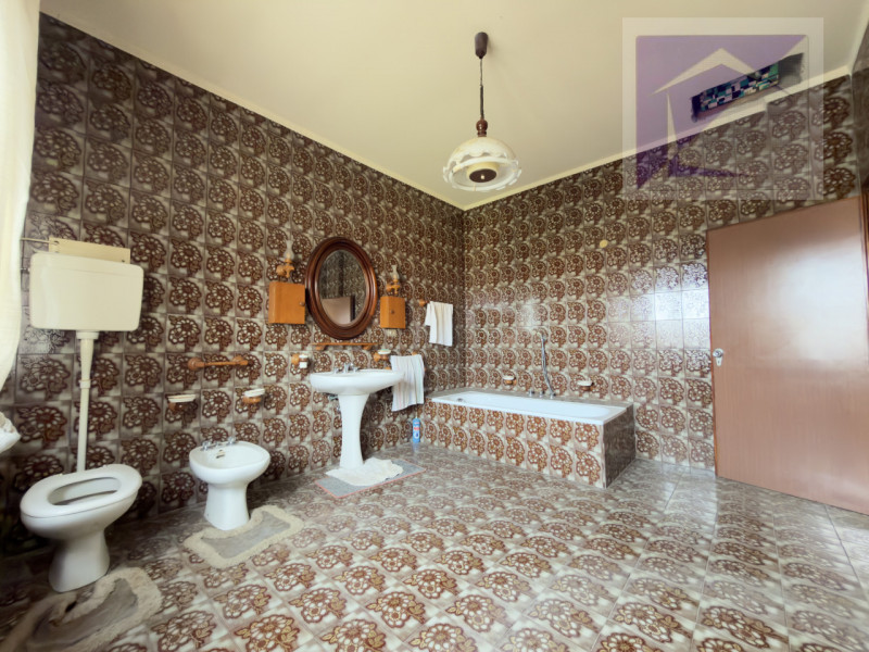 Borgoricco, in frazione di Sant' Eufemia, proponiamo in vendita porzione di bifamiliare da ristru...