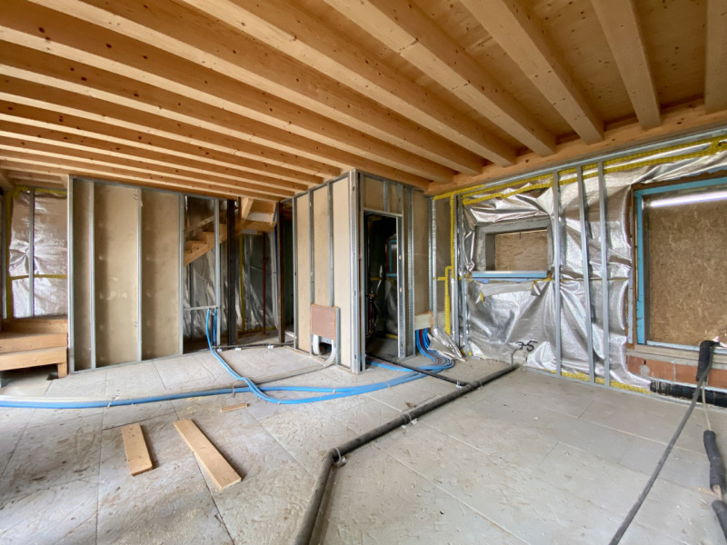 Proponiamo in vendita elegante casa a schiera di nuova concezione, disposta su piano terra e prim...