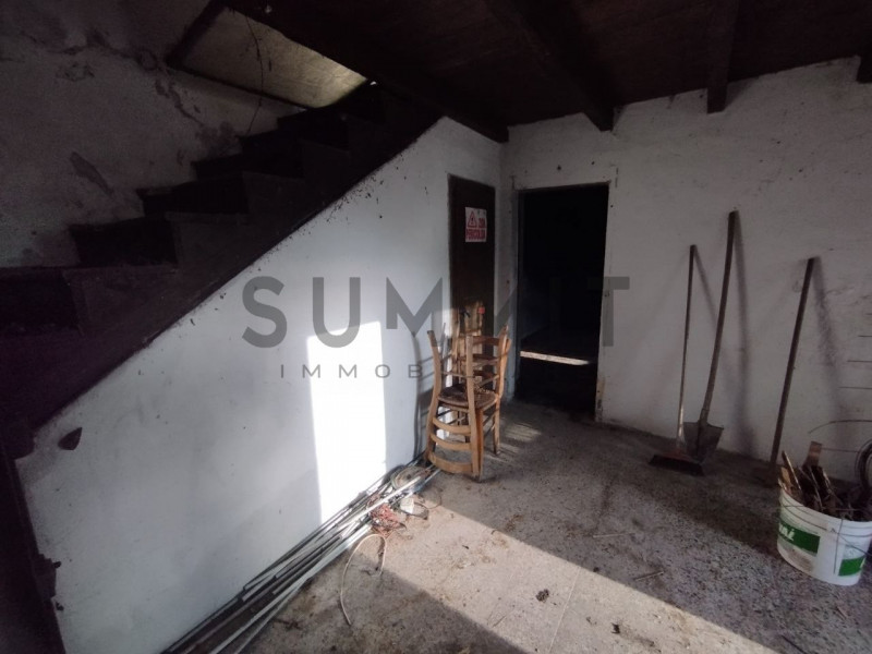 VALLI DEL PASUBIO – Sant'Antonio: In zona tranquilla ma comoda al centro del paese, ampio RUSTICO...