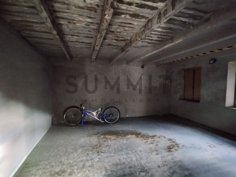 VALLI DEL PASUBIO – Sant'Antonio: In zona tranquilla ma comoda al centro del paese, ampio RUSTICO...