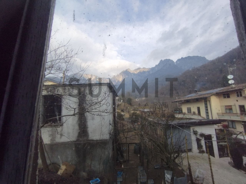 VALLI DEL PASUBIO – Sant'Antonio: In zona tranquilla ma comoda al centro del paese, ampio RUSTICO...